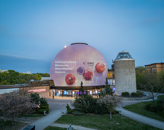 cosmic-crisp-berlin-goggi-visuals-1